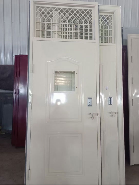 成县学校教室门