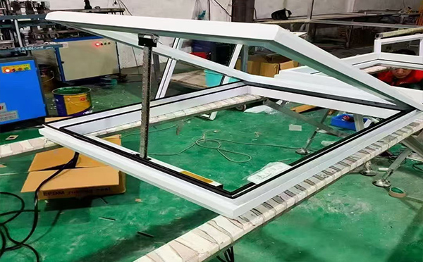 某地下车库出入口成县排烟窗配置工程