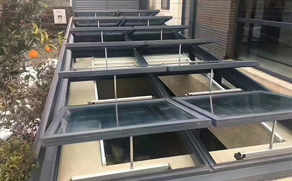 某轨道交通车辆维修车间成县排烟窗应用