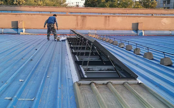 某区域性物流仓储中心成县排烟窗系统安装项目