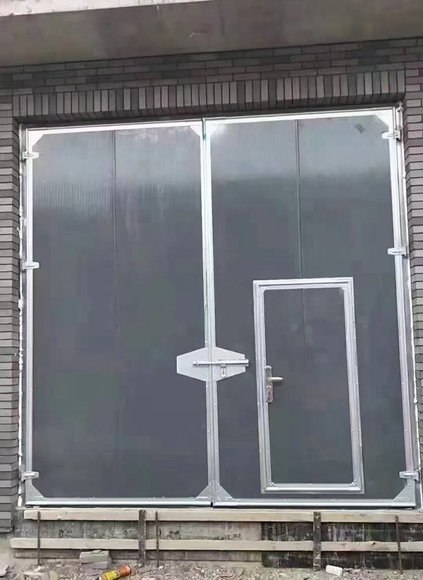 成县工业平开门在大型设备制造车间的应用实例