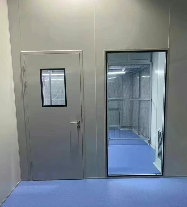 学校教学楼完成成县防火门标准化安装